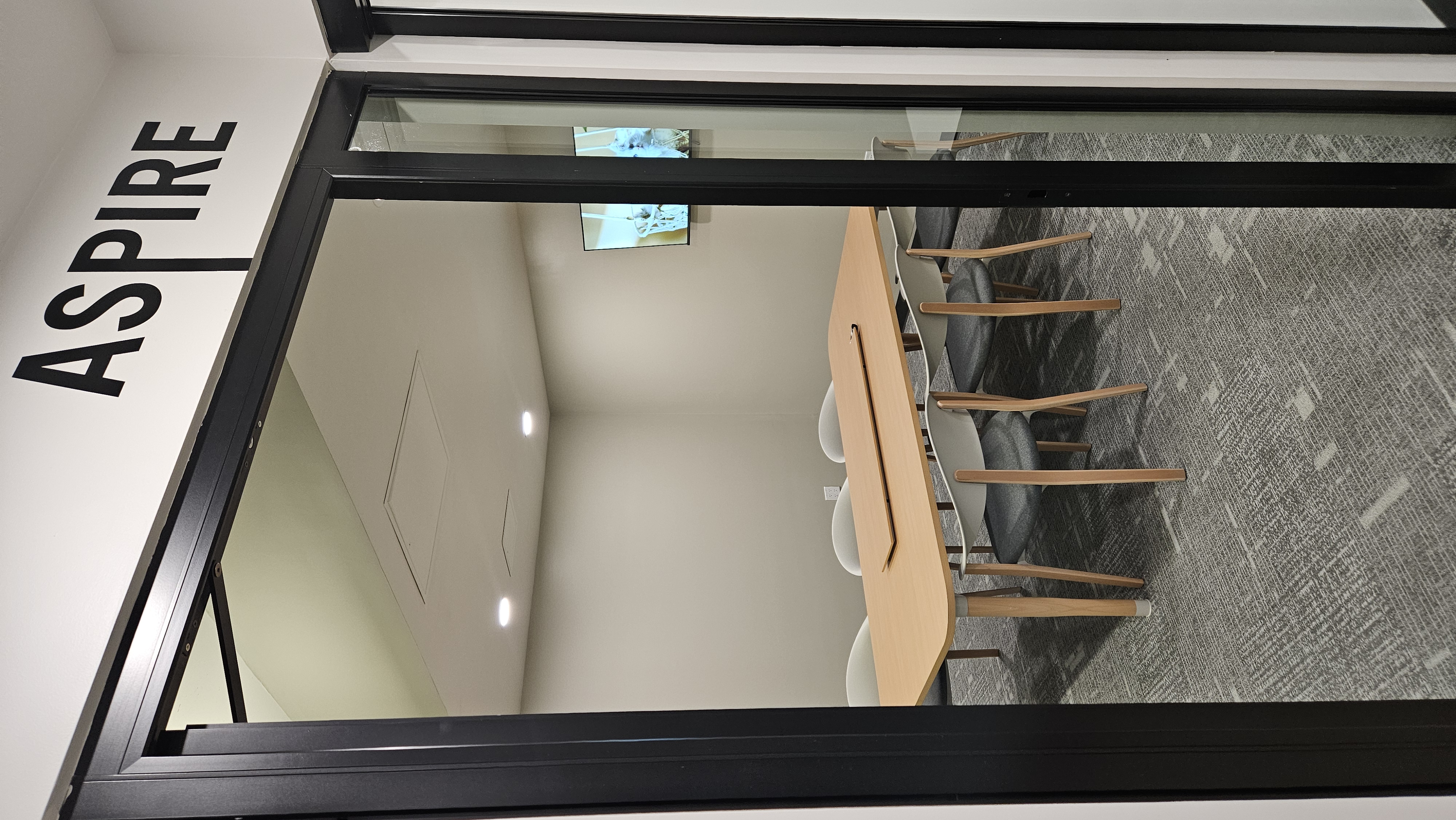 Our secondary conference room at Downtown is ideal for a meeting or training﹤10 people. It includes TV, 6 chairs (add more chairs if needed).